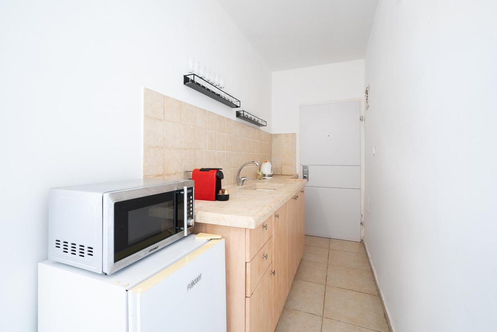 Yarkon - By Beach Apartments Tlv Тель-Авив Номер фото